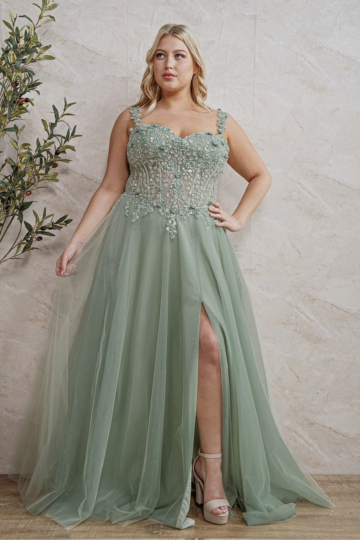 Vestido de noche Valentina verde salvia pedrería y floral curvy