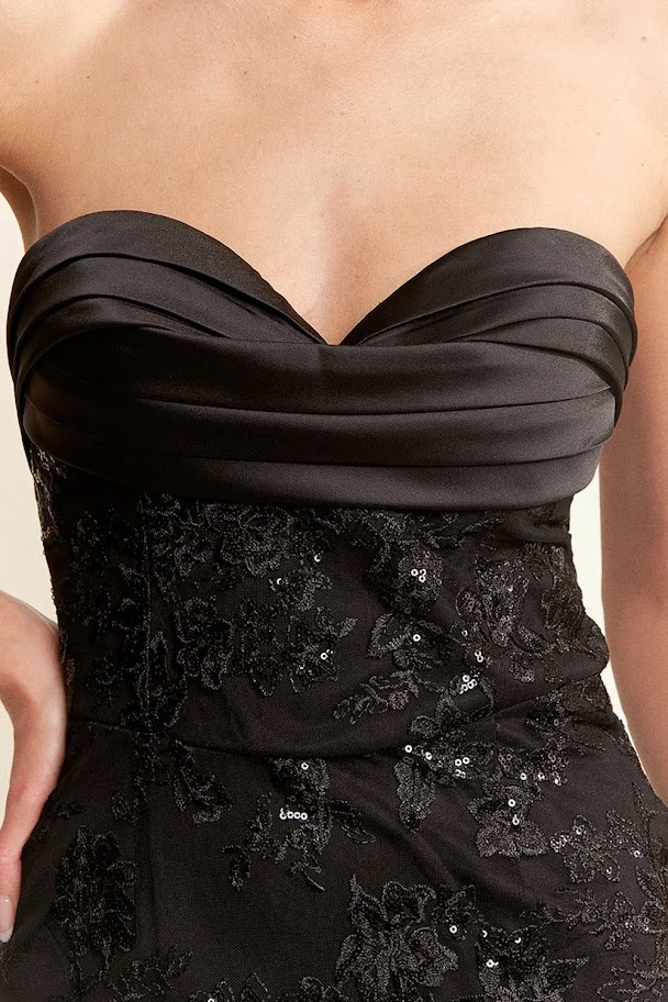 Vestido de Noche Avelina negro strapless, lentejuelas y encaje Renta